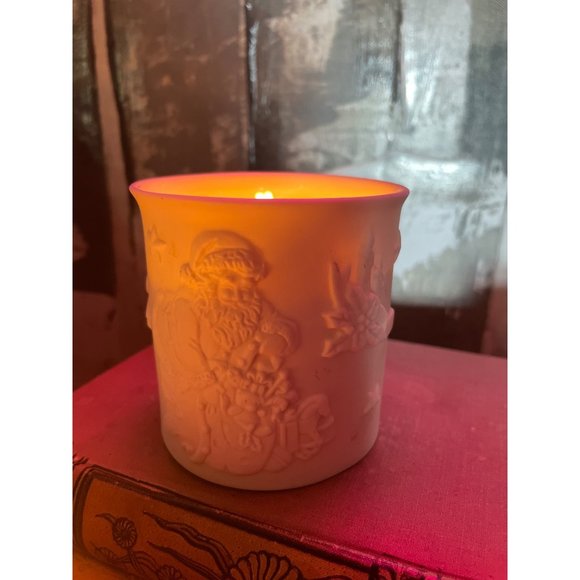 Mikasa Bisque Porcelain Embossed Christmas Candleholders Pair - Picture 8 of 9